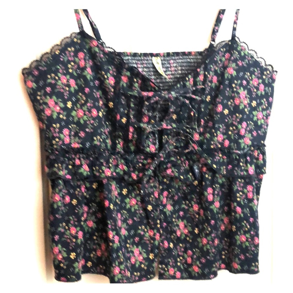 Free People tie front bows,flower, 🌺 & lace tank